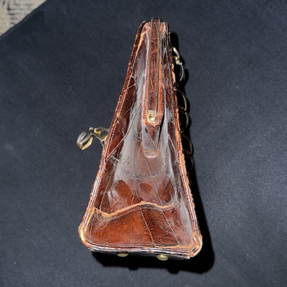 Sophisticated 1950’s Brown Alligator Shoulder Bag - Picture 8 of 9